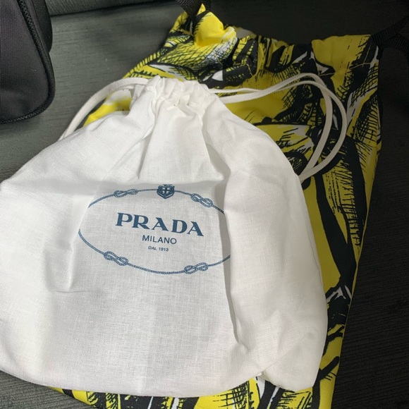 Prada Re-Edition Nylon Bag - Picture 5 of 9